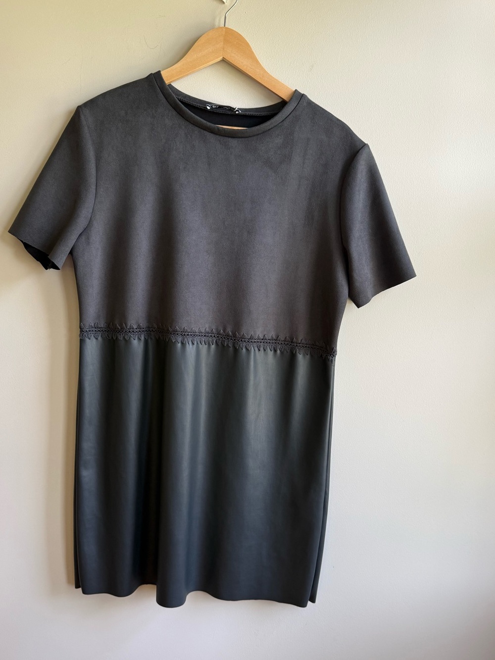 Zara Faux Leather and Suede Shift Short Sleeve Crew Neck Gray Dress, size Large